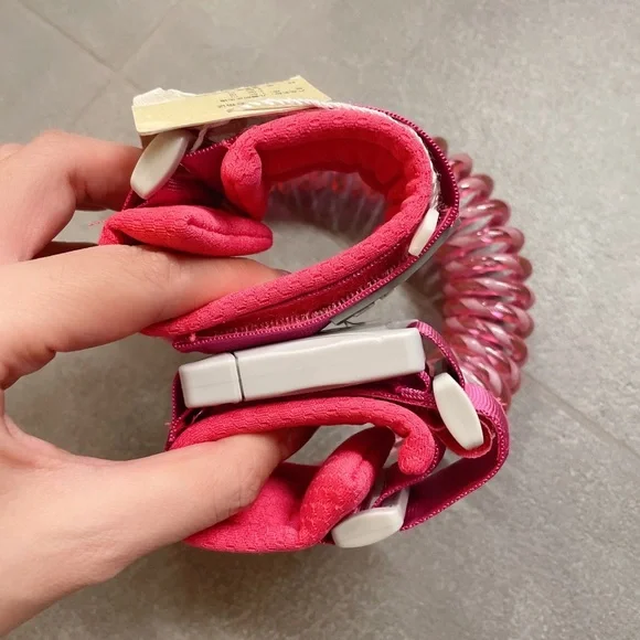 Anti Lost Wristband with Lock Toddler Child Safety Wrist Leash - Picture 3 of 4